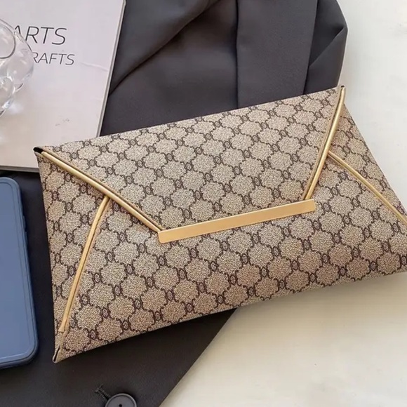 Classy elegant beige and gold envelope clutch - Picture 4 of 9